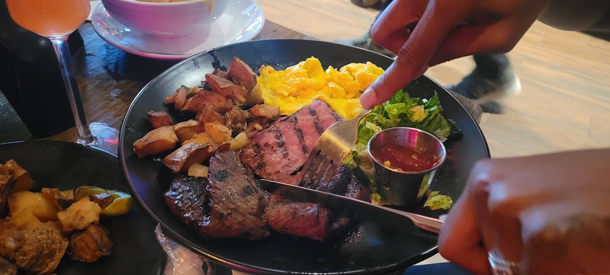 HOA restaurant and lounge